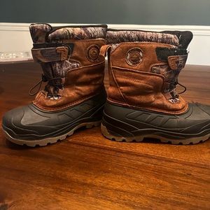 Boys winter boots size 2